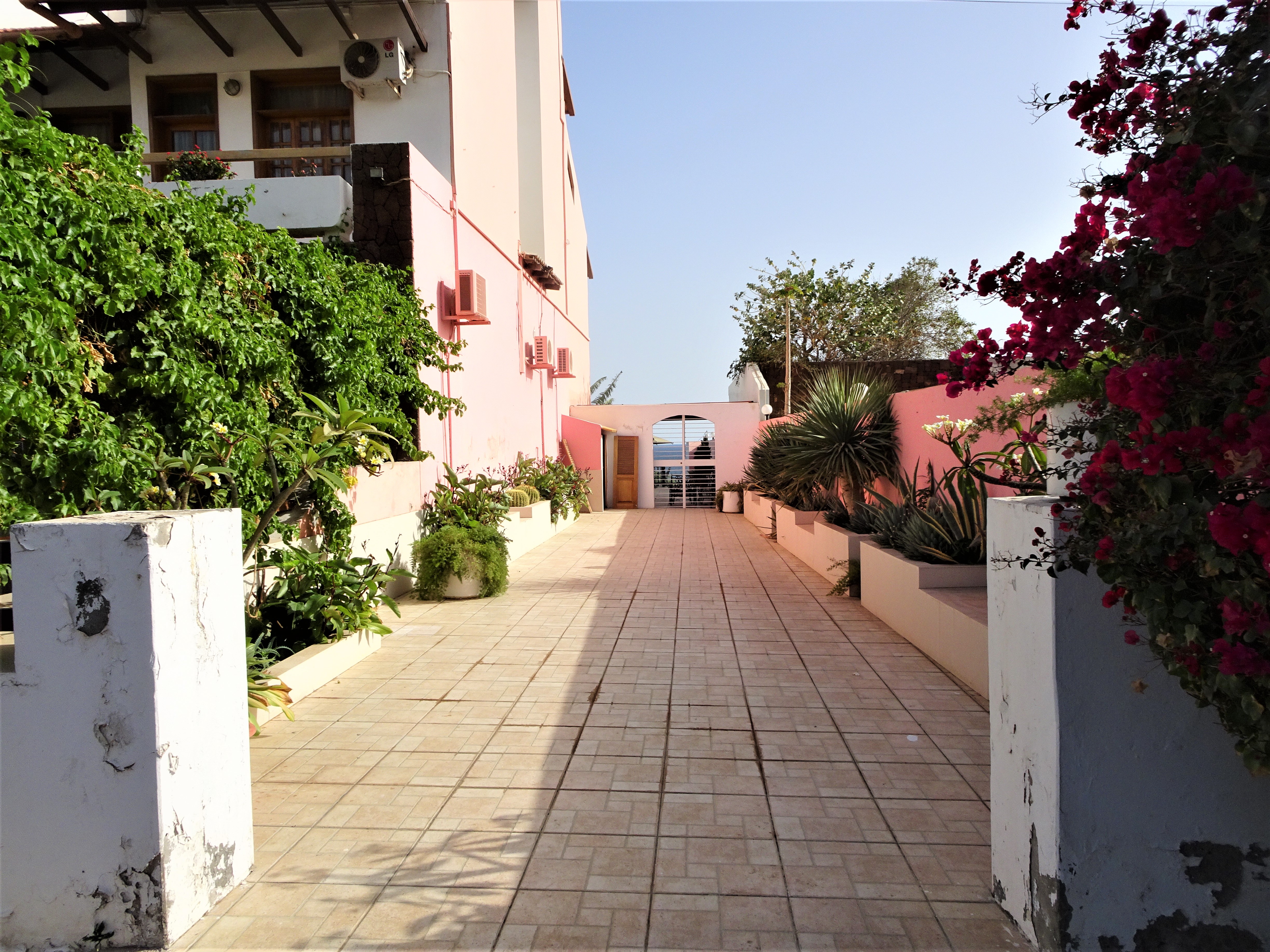 Moradia em Achada Santo António - Photo 1