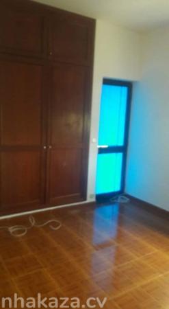 Arrenda-se Apartamento T3 Bem Confortavél
Em Palmarejo , Praia , Santiago
Tipologia: T3WC: 2 - Photo 3