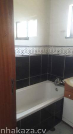 Arrenda-se Apartamento T3 Bem Confortavél
Em Palmarejo , Praia , Santiago
Tipologia: T3WC: 2 - Photo 5