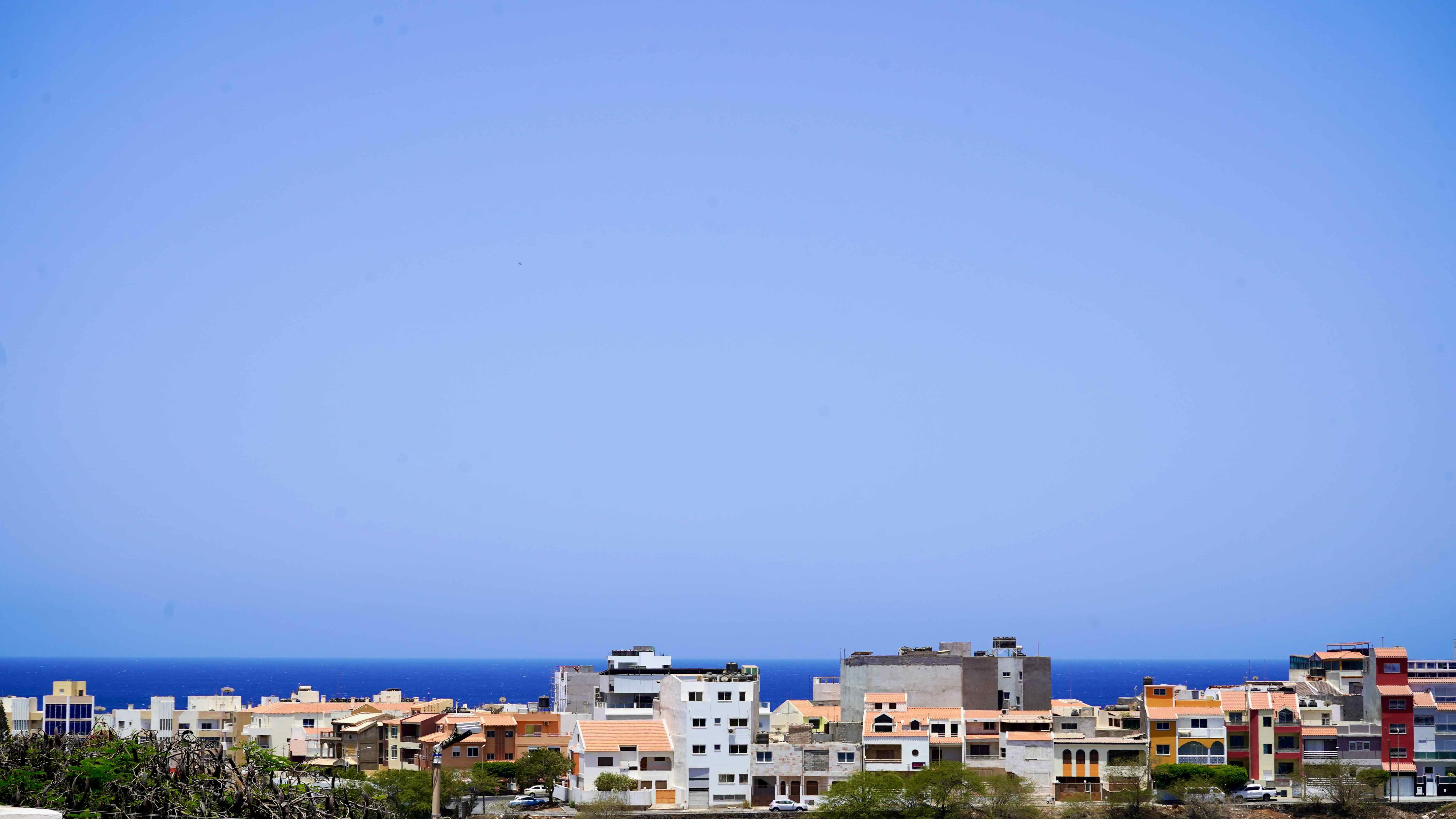 Moradia Espaçosa e Luminosa para Arrendamento em Achada Santo António - Photo 1