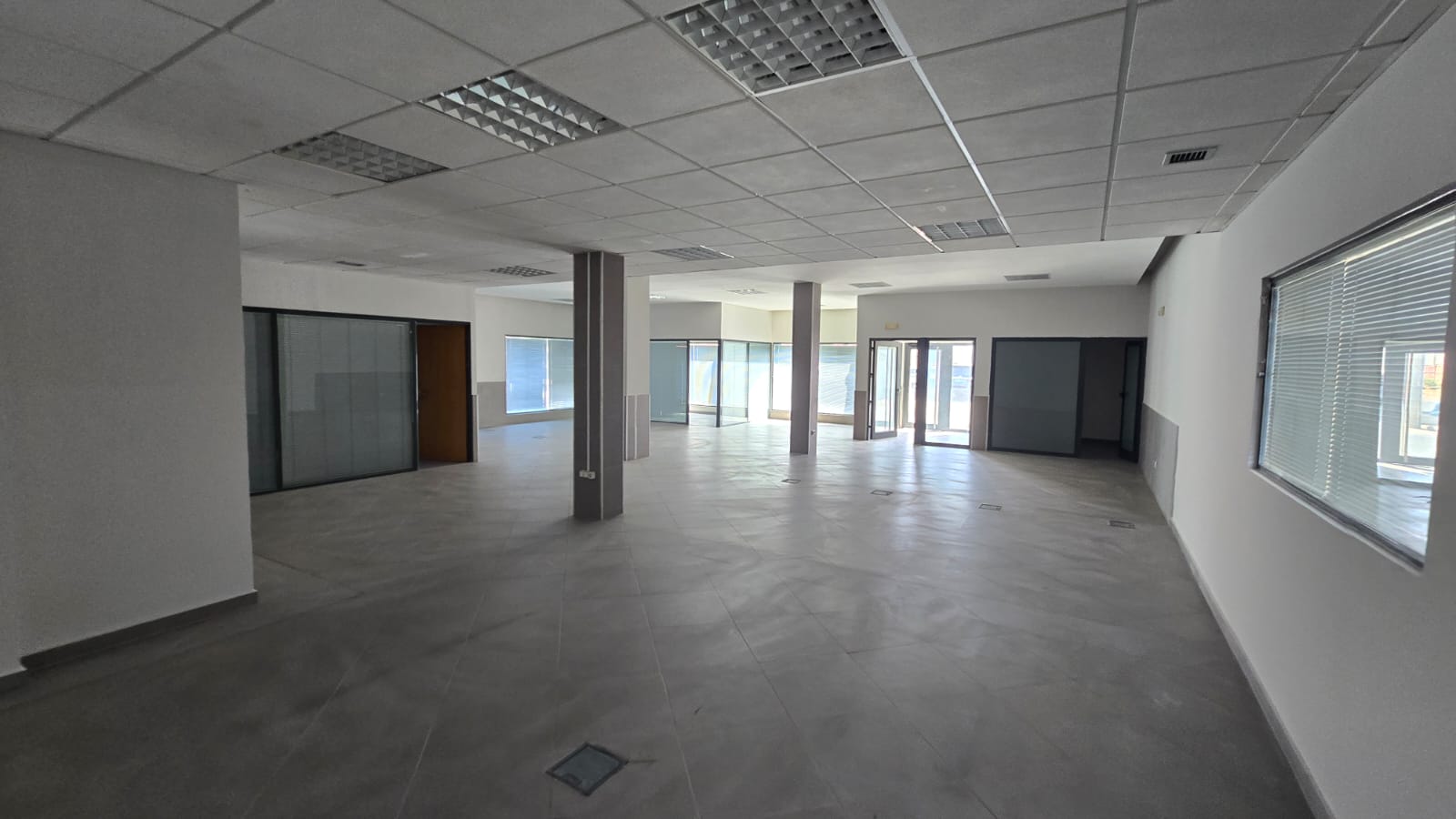 Showroom/Armazém, Achada Grande - Photo 2