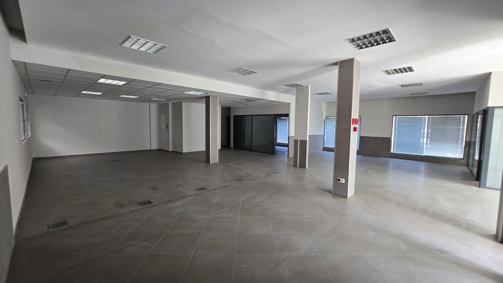 Showroom/Armazém, Achada Grande - Photo 3