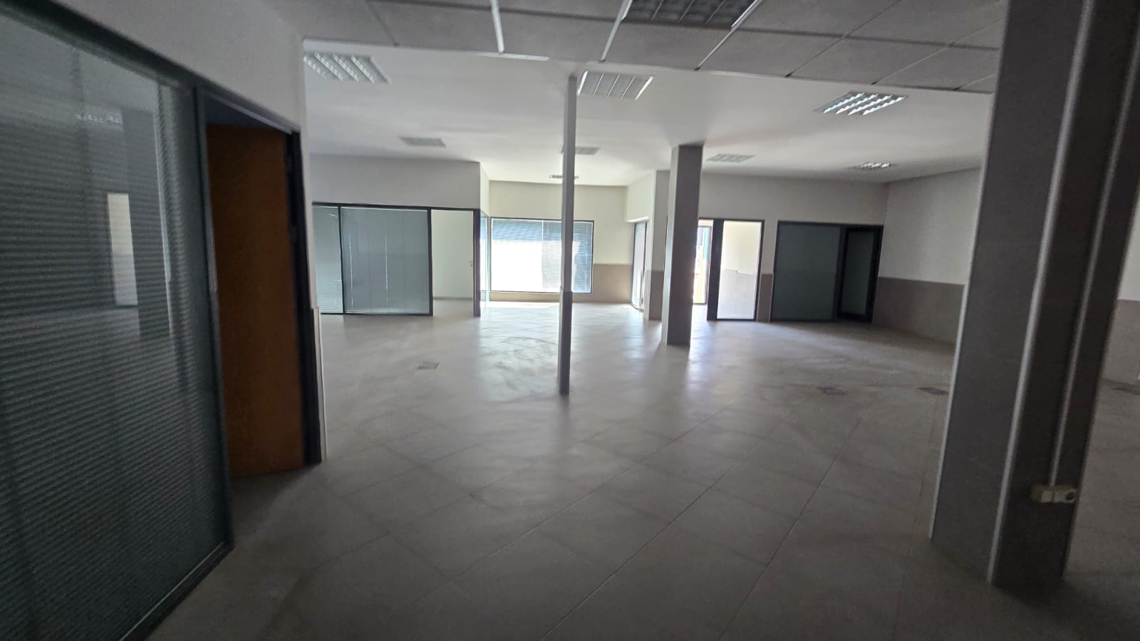 Showroom/Armazém, Achada Grande - Photo 4