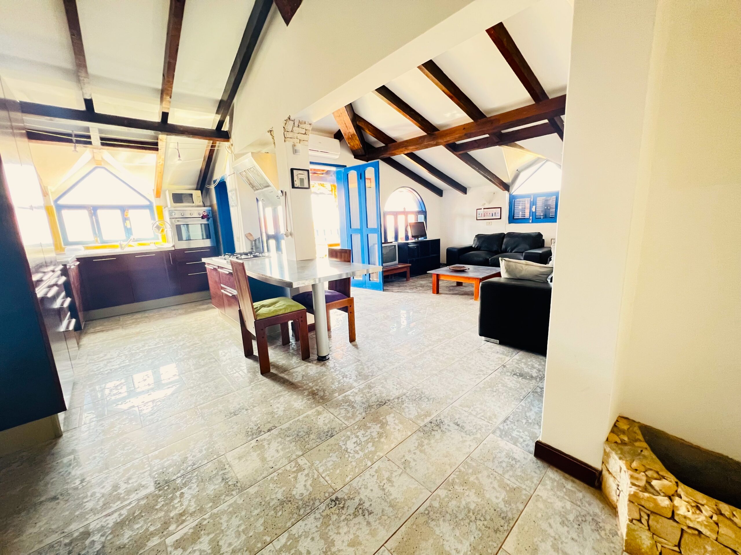 Apartment with terrace sea view in a quiet area - Photo 3