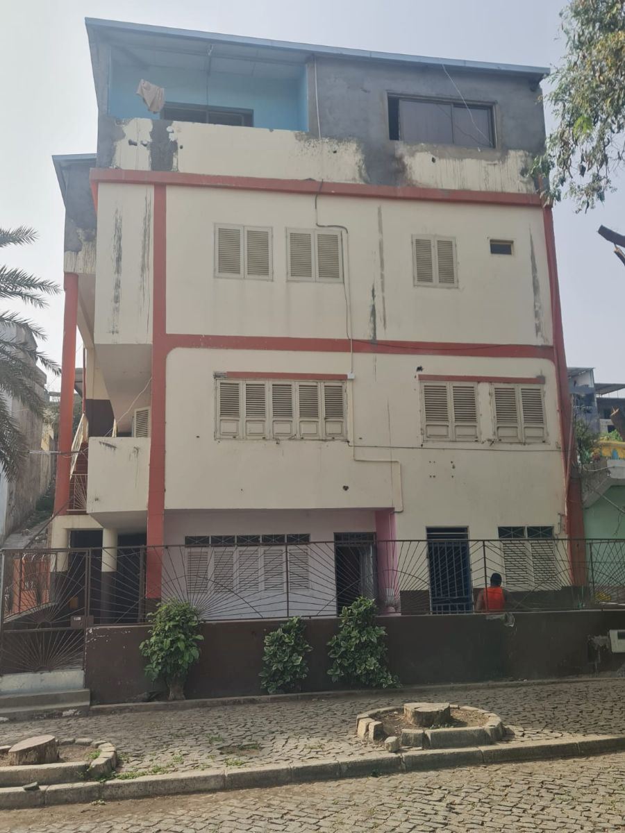 Vende-se Prédio