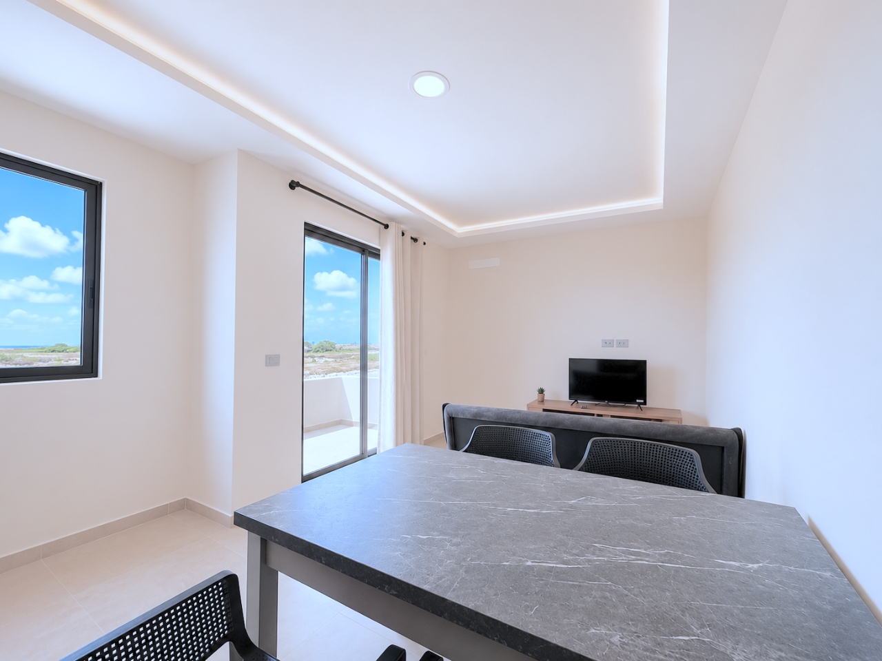 One-Bedroom Comfort Suite Apartments – Santa Maria - Photo 1