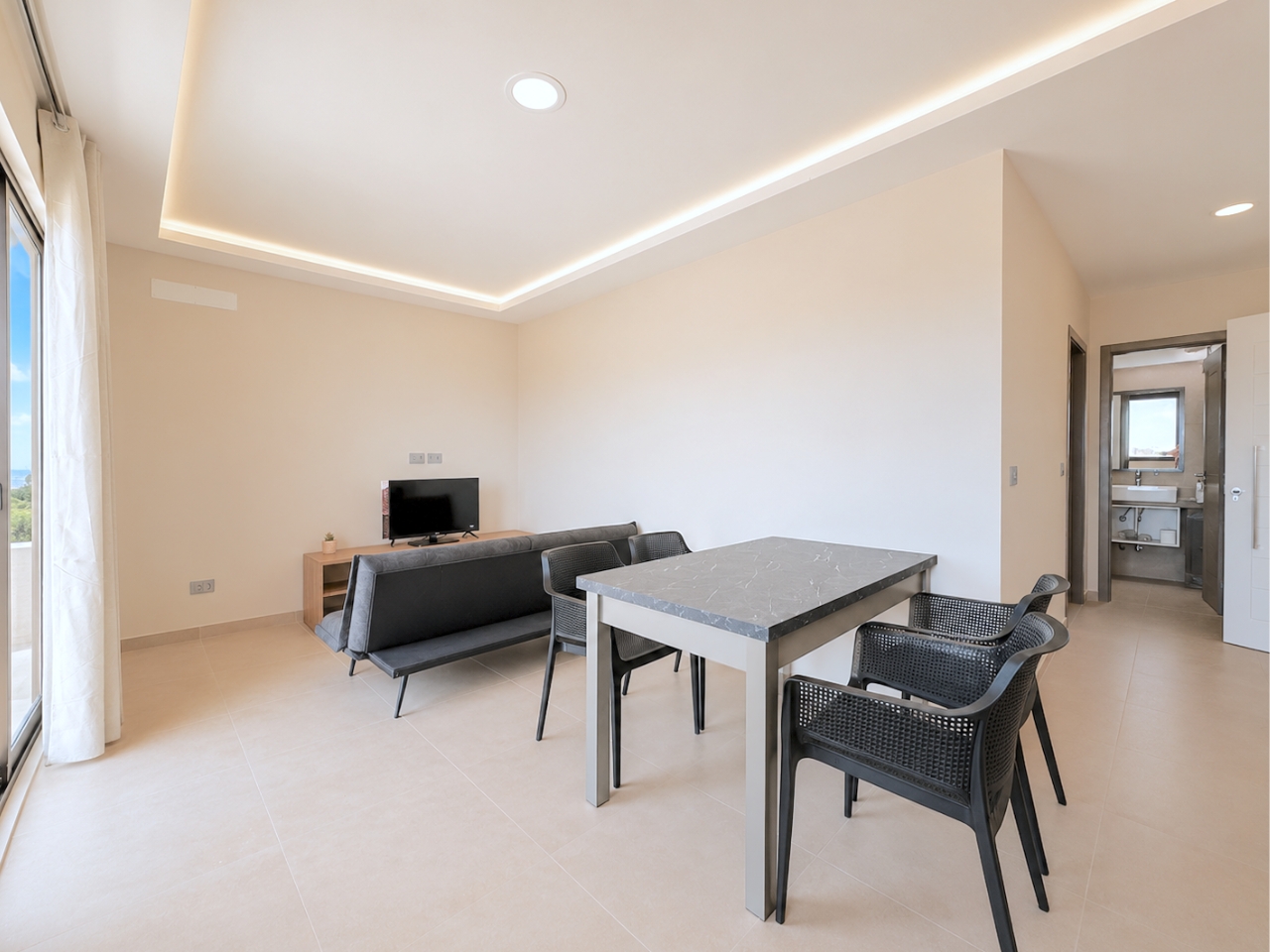 One-Bedroom Comfort Suite Apartments – Santa Maria - Photo 4