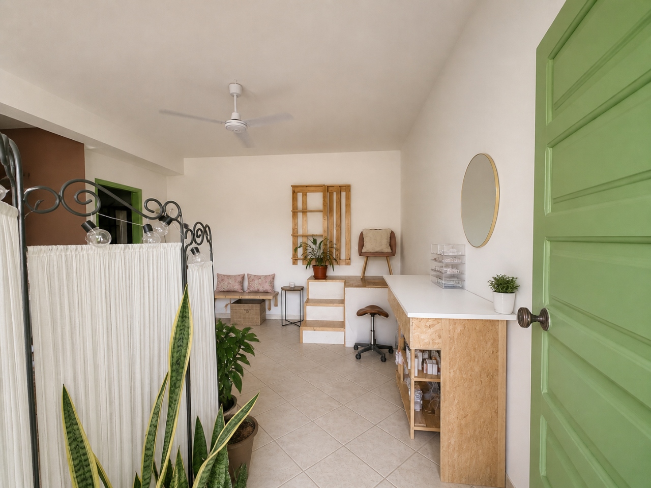 Corner Commercial Space – Studio for Sale in Santa Maria - Photo 3