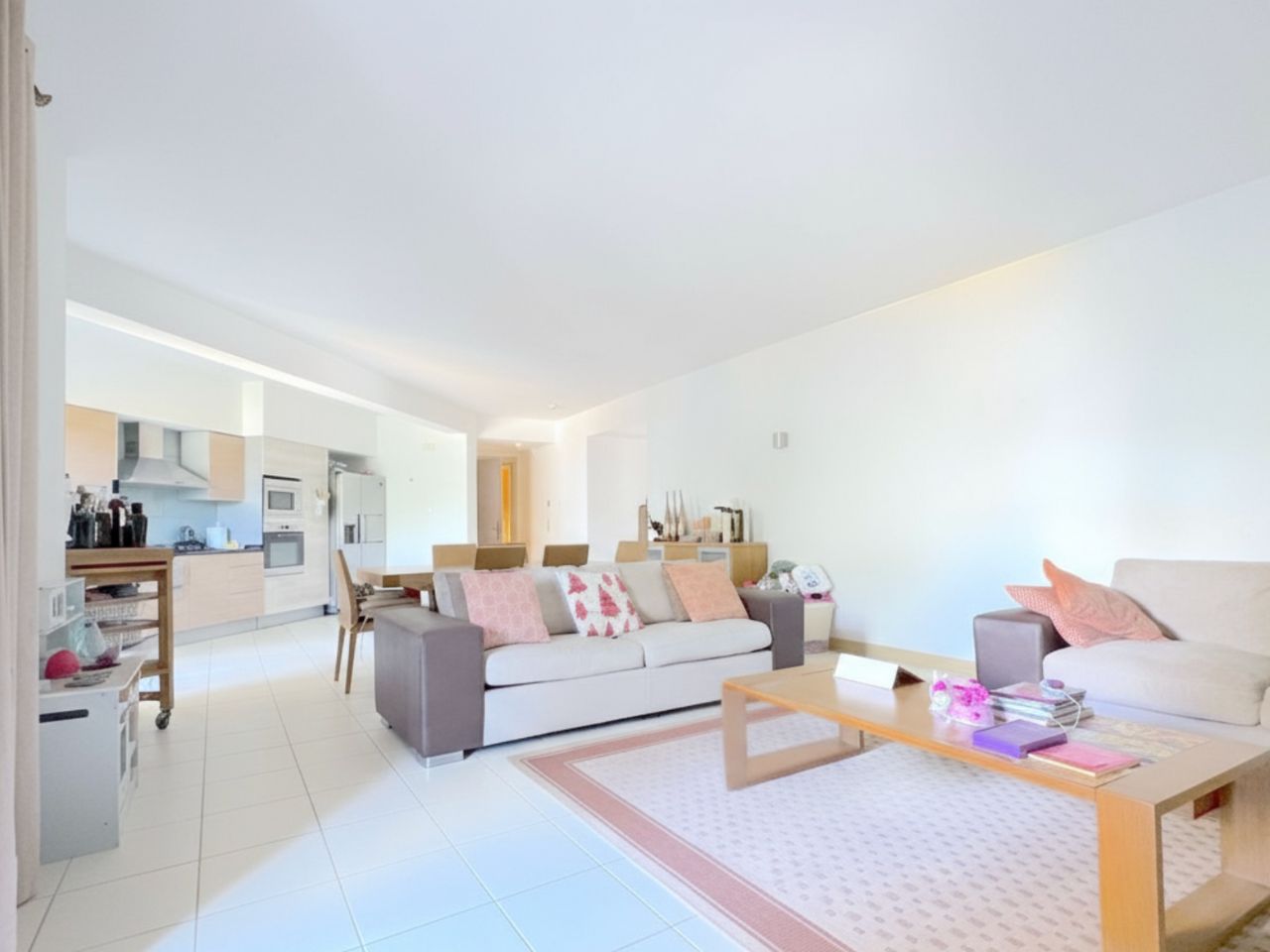 Spacious Family Apartment in Villa Verde – Tassel Building - Photo 2