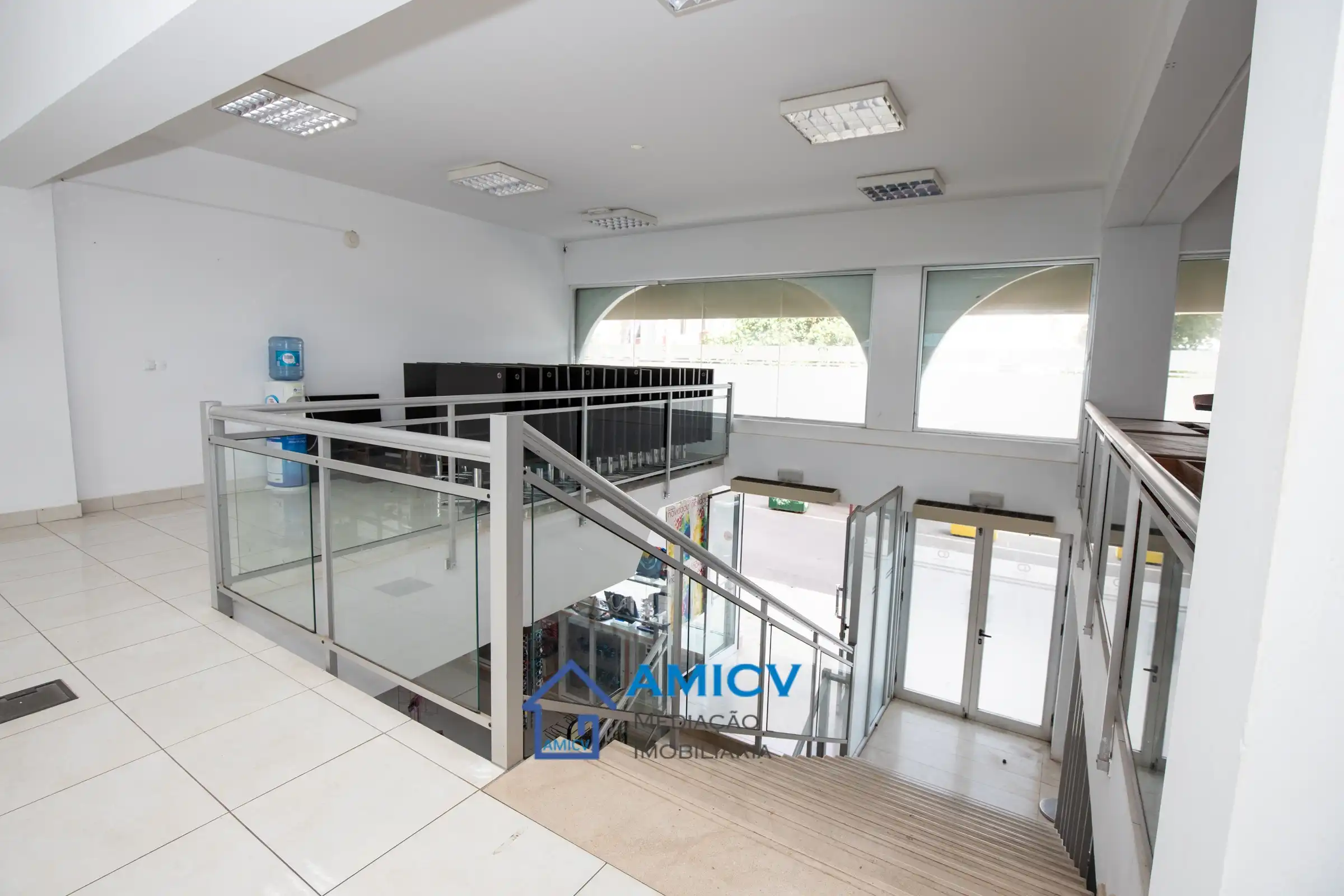 ESPAÇO MULTIFUNÇÕES CENTRO MINDELO | ARRENDAMENTO - Photo 4