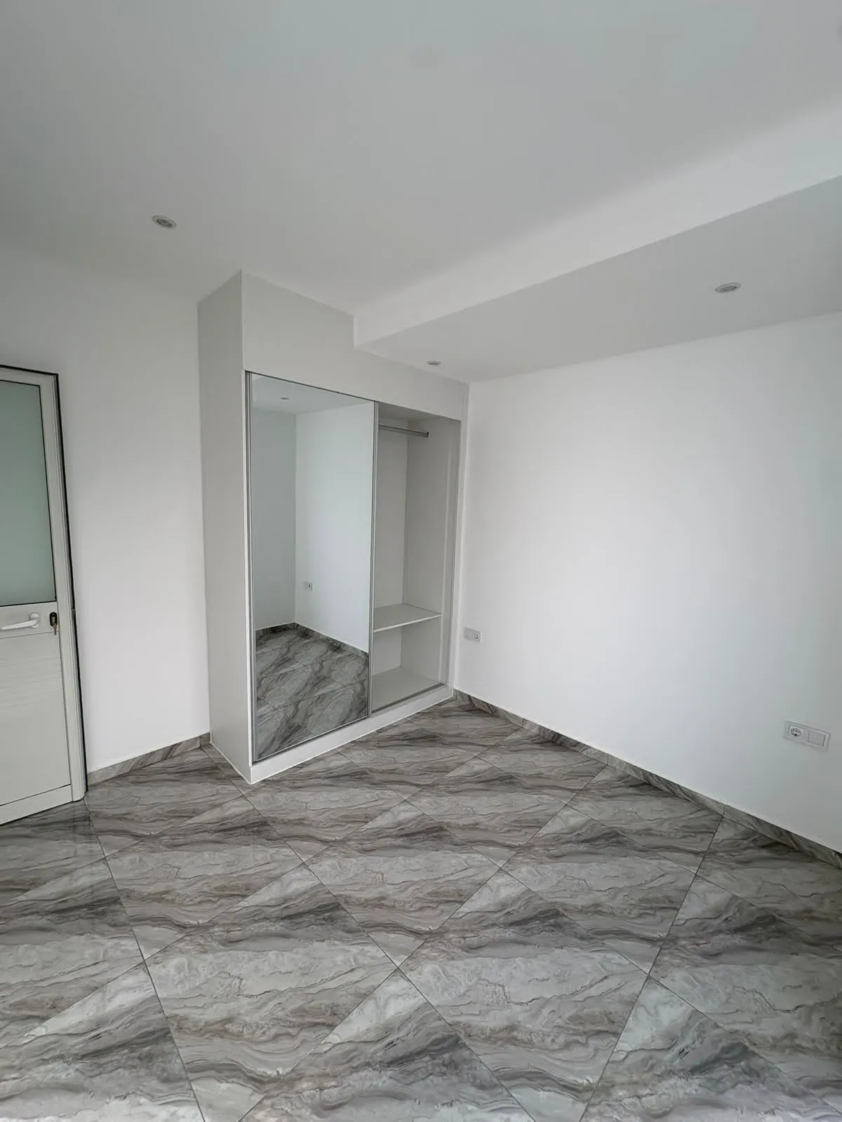 Apartamento a venda em Achada São Filipe - Photo 1